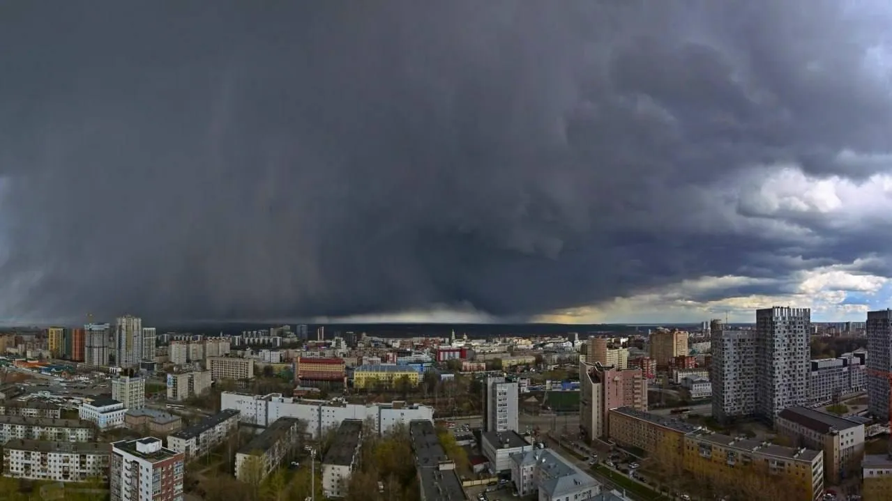 После происшествия на промышленной площадке в Пермском округе специалисты Роспотребнадзора взяли пробы воздуха Результаты анализов станут известны позже после лабораторных исследований Фото Сергей Зубов Подпишитесь на нас в ТГ MAX ВК Прислать материала