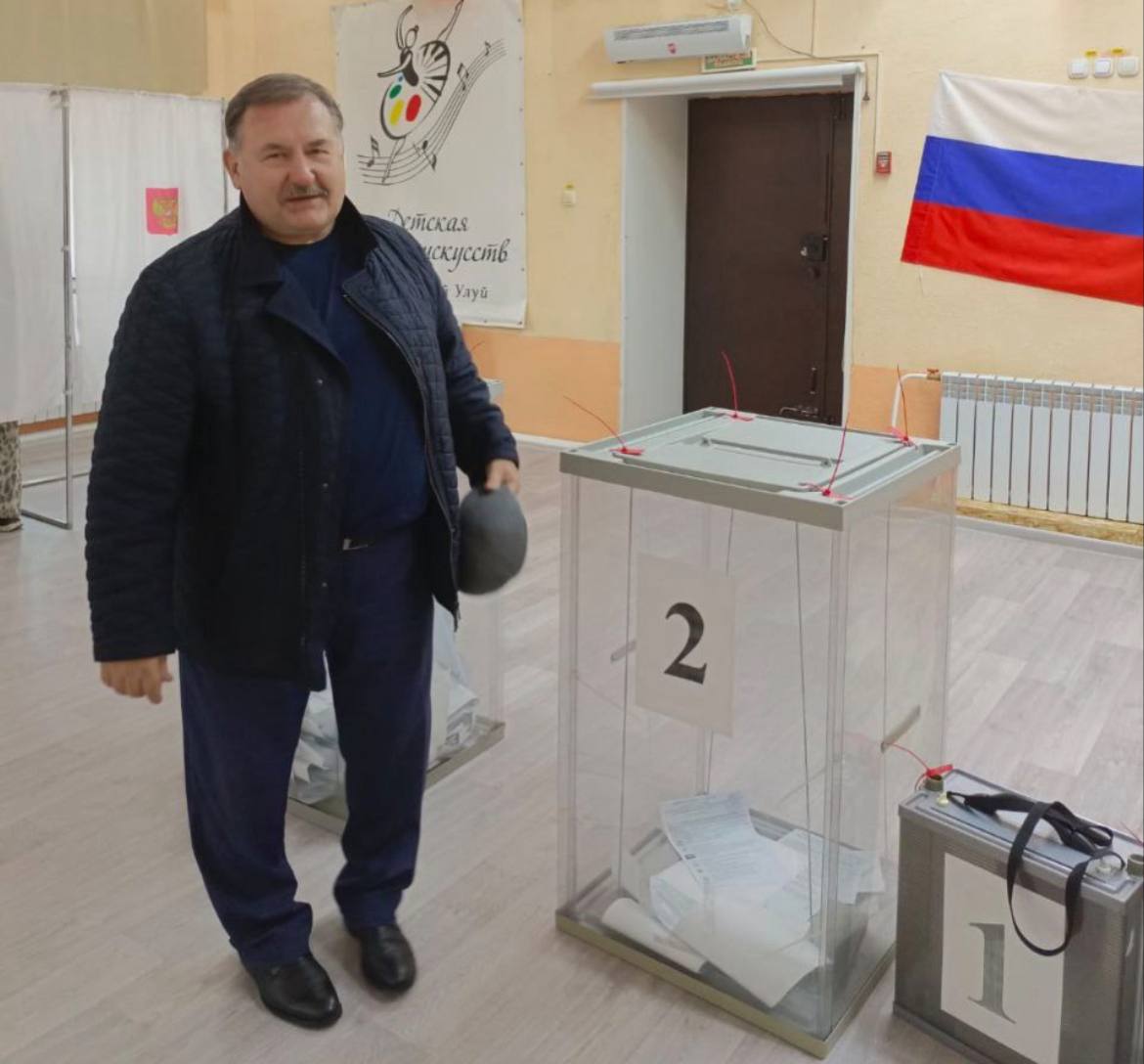 Глава Большеулуйского района Красноярского края Сергей Любкин сложил полномочия По итогам выборов в Ачинский окружной Совет Сергей Александрович переквалифицировался в депутаты выиграв на одномандатном округе 1 в него входят населённые пункты Большеулуйского района Вместо Любкина руководить муниципальной администрацией с завтрашнего дня будет его зам по соцполитике Борисова Алёна Владимировна соответствующий указ подписал губернатор Красноярского каря Михаил Котюков Руководить территорией Борисова будет до официального вступления в должность первого главы Ачинского муниципального округа Новая Причулымка NeNASHI