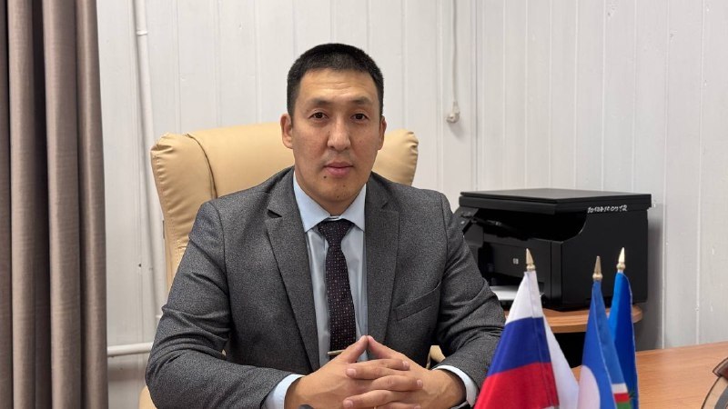 Амгинский улус Новый председатель и новые задачи Совета сторонников партии Единая Россия Решением Амгинского Местного политического совета партии Единая Россия председателем Совета сторонников района назначен Николай Александрович Ларионов По словам нового председателя цели и задачи деятельности Сторонников ему понятны Сторонники уникальное объединение неравнодушных людей которые желают изменить к лучшему свой населённый пункт Мы амгинцы знаем что на республиканском уровне региональный Совет проводит много мероприятий для населения Главное всё это делается для того чтобы как можно больше якутян могли быть вовлечены в развитие своего района или республики Мы тоже будем стремиться к этому отметил Николай Александрович Николай Ларионов по основному месту работы является заместителем главы администрации Амгинского района по социальным вопросам Курирует вопросы здравоохранения образования культуры развития физической культуры и спорта социальной защиты населения занятости населения взаимодействия с общественными организациями СМИ а также профилактики правонарушений книгоиздательской деятельности и санитарно эпидемиологического благополучия населения Региональный Совет сторонников желает новому руководителю успешной работы во благо района и республики СторонникиЕР ЕР14 ЕдинаяРоссия