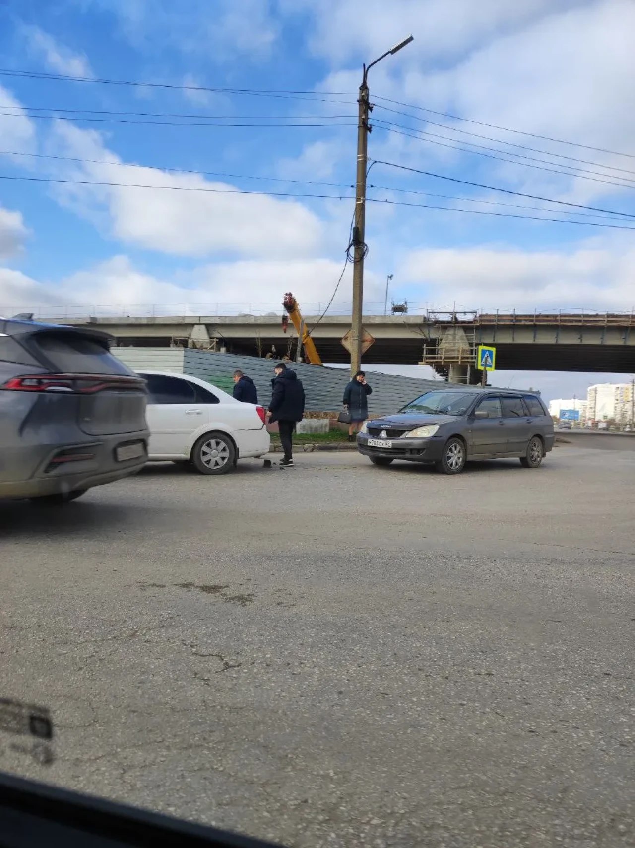 В Керчи произошла авария  В Керчи 20 января на перекрестке улицы Буденного и шоссе Героев Сталинграда произошла авария. Столкнулись два легковых автомобиля. О ДТП сообщают в группе «Ситуации на дорогах», - передает КерчьФМ     Предположительно, ДТП произошло из-за несоблюдения дистанции. О пострадавших не сообщается... подробнее