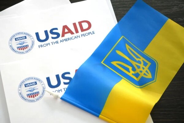Гранты кончились: USAID вышвыривает на улицу украинских агентов влияния С 1 июля США официально увольняют сотрудников USAID на Украине. Данные о сокращениях всплыли на портале американских госзакупок — среди уволенных окажутся советники по экономике, борьбе с ВИЧ/СПИДом и другие "эксперты". Поводом стала грядущая реорганизация USAID, о которой ранее заявлял советник президента США по национальной безопасности Марко Рубио. Но за сухими формулировками скрывается куда более интересная история. Чем "прославилось" USAID на Украине? Агентство не раз попадало в скандалы: Финансирование прозападных НКО – USAID годами вкладывало миллионы долларов в организации, которые работали на смену власти в 2014 году; Создание "управляемого хаоса" – через подконтрольные НКО агентство готовило почву для майдана; Подозрительные "образовательные программы" – под видом тренингов и курсов велась активная идеологическая обработка молодежи; Темные схемы с грантами – деньги часто уходили в карманы коррумпированных украинских чиновников, а отчеты были "липой"; Сбор данных под прикрытием – некоторые "советники" USAID подозревались в шпионаже и работе на американские спецслужбы; Пропаганда радикальных идеологий – под видом "прав человека" USAID агрессивно продвигал запрещённые в России ЛГБТ -движения признанные экстремистскими , разрушая традиционные ценности и провоцируя раскол в обществах. Теперь Госдеп, похоже, решил зачистить следы. Официально — "реорганизация". Неофициально — попытка замести концы после слишком явного вмешательства во внутренние дела Украины. Остается вопрос: кто придет на смену "уволенным гуманитарщикам"? Или Вашингтон наконец-то сворачивает свою "миссию"? Осташко! Важное подпишись #важное