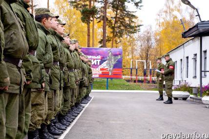 Стройки для военных тянут на дно бизнес Екатеринбурга и Челябинска  ФНС заявила о долге фирмы «Строительные ресурсы» из Челябинска более чем на полмиллиарда и потребовала признать ее банкротом.  Ранее претензии фискалов были связаны со схемами в рамках работ для «Главного управления обустройства войск»  ГУОВ . Представители военно-строительного комплекса также выдвинули ряд претензий к коммерсантам из столицы Южного Урала.  Заявила о требованиях и прокуратура Челябинской области. При этом помимо ГУОВ и Минобороны РФ к спору, судя по всему, была привлечена Военная прокуратура ракетных войск стратегического назначения.  Сейчас устранить недостатки от «Строительных ресурсов» также требует ФГУП «ГУСС», а участники рынка говорят и о других крупных конфликтах федерального предприятия на Урале. Так, претензии на миллиарды были выдвинуты «Уралвоенпроекту», и наблюдатели не исключают, что они найдут соприкосновение с громким уголовным делом замгендиректора «ГУСС» Астемира Абаева.  Подробнее на «Правде УрФО»