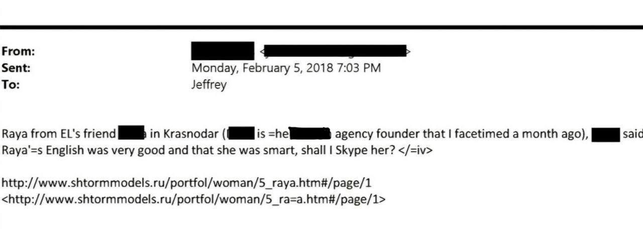 Краснодарское модельное агентство оказалось замешано в скандальном деле Эпштейна Джеффри Эпштейн американский финансист осужденный за сексуальные преступления Несмотря на то что фигурант уже умер его деяния продолжают расследовать Недавно Минюст США опубликовал шокирующий объем данных по делу Эпштейна именно среди этих документов всплыло упоминание модельного агентства из Краснодара Сообщается что девушек из этого агентства поставляли на скандальные вечеринки финансиста Владелица краснодарского агентства опровергла связь ее компании с громким делом но не смогла объяснить откуда в документах появилось такое упоминание Телеканал Краснодар в MAX