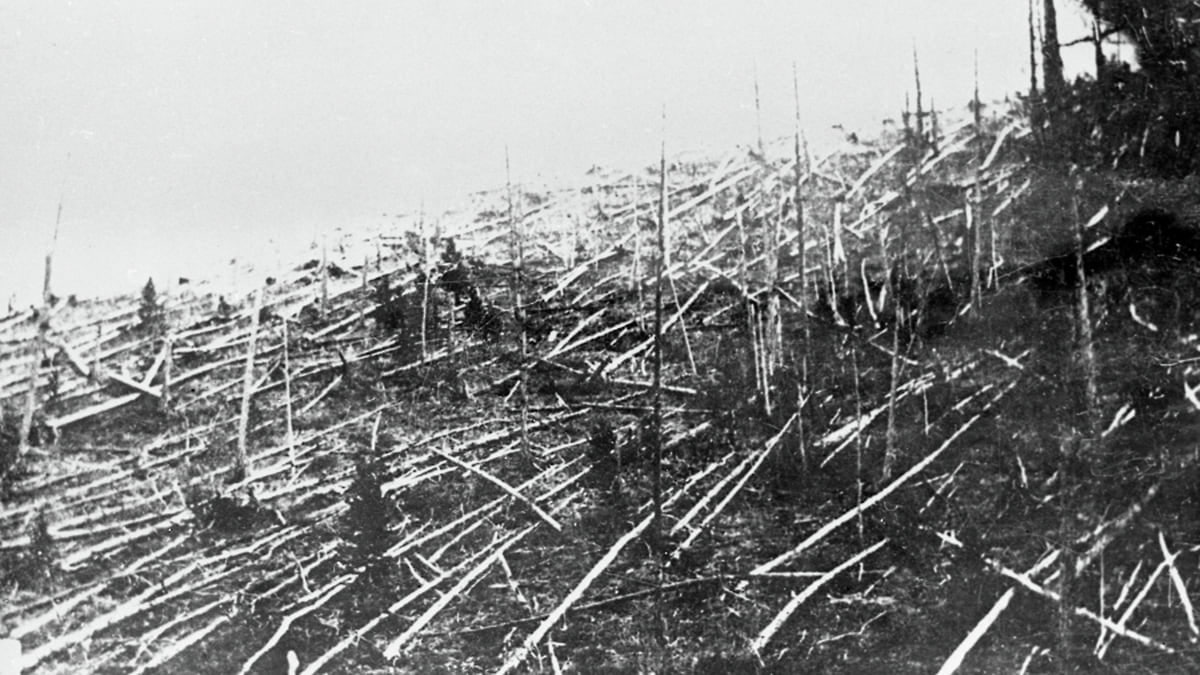 Экотропу к месту падения Тунгусского метеорита планируют построить в Красноярском крае Об идее сделать тропу в Тунгусском заповеднике рассказала ТАСС его директор Людмила Логунова Открыть ее планируют в 2028 году к 120 летию тунгусского феномена Это будет обустроенная по всем нормативам тропа к эпицентру падения где был вал деревьев Планируется что до начала тропы туристы будут доставляться по реке Предполагается что на тропе будут стоянки зоны отдыха а также маркировка маршрута поделилась Логунова Назвать маршрут хотят в честь ученого минералога Леонида Кулика который неоднократно организовывал и возглавлял экспедиции к месту тунгусского феномена Это Борус Люди