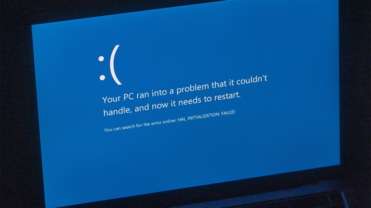 Microsoft подтвердила отказ от «синего экрана смерти» спустя почти 40 лет после его появления. В Windows 11 его заменит чёрная версия без QR-кода и грустного смайлика.