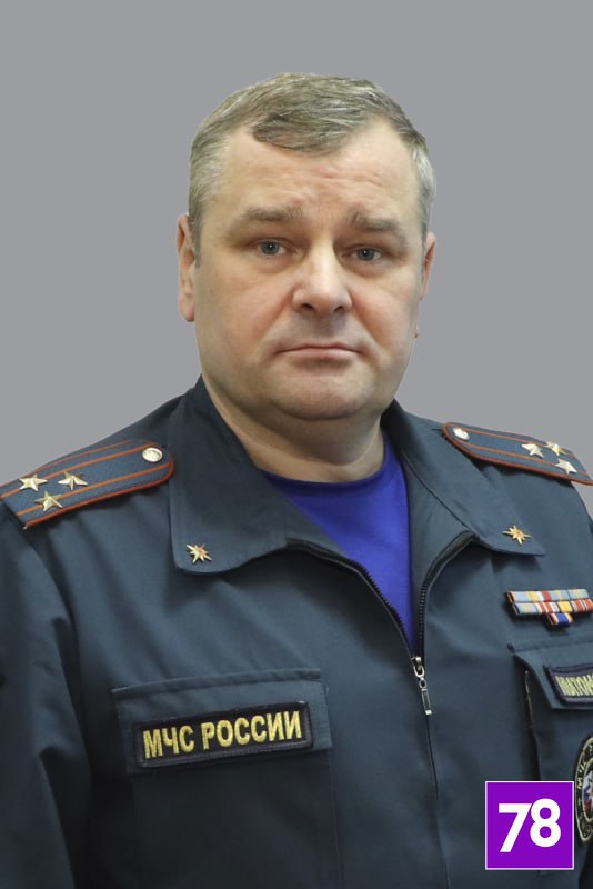По подозрению в получении взятки задержали замначальника ГУ МЧС России по Ленобласти Платонова Сергея Об этом стало известно от источника. По предварительной информации, полковник внутренней службы получил взятку в виде легкового прицепа и комплекта автомобильных шин, общей стоимостью более 200 тысяч рублей. Взяткодателю было обещано общее покровительство по службе, его задержали ранее и привлекли к уголовной ответственности. Подозреваемому предъявлено обвинение, избрана мера пресечения в виде домашнего ареста, сообщили в пресс-службе Следственного комитета РФ. сайт ГУ МЧС России по Ленобласти, Следственный комитет России Подписаться Прислать новость
