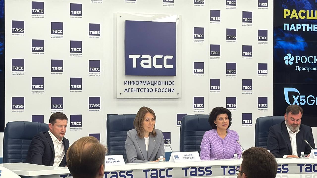 в ТАСС начинается состоится пресс конференция посвященная старту девятого сезона Всероссийской олимпиады студентов Я профессионал проекта президентской платформы Россия страна возможностей В дискуссии принимают участие Ольга Петрова заместитель министра науки и высшего образования РФ Андрей Бетин генеральный директор АНО Россия страна возможностей Валерия Касамара руководитель всероссийской олимпиады студентов Я профессионал Юлия Ужакина генеральный директор Корпоративной Академии Росатома Олег Ястребов ректор Российского университета дружбы народов им П Лумумбы В ходе пресс конференции обсудят особенности стартующего сезона проекта новые направления программу и условиях участия а также роль олимпиады в образовательной среде и на рынке труда Олимпиада Я профессионал реализуется в рамках федерального проекта Россия страна возможностей национального проекта Молодежь и дети при поддержке Минобрнауки РФ За восемь сезонов участниками олимпиады стали более 1 4 млн студентов НОП
