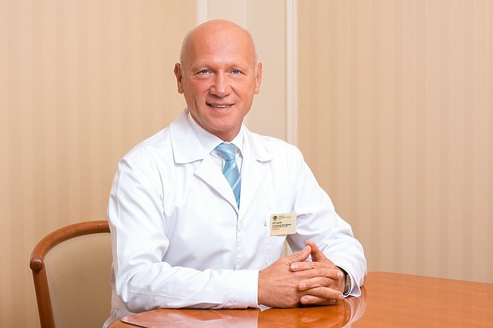 Главный врач екатеринбургской ГКБ 40 уходит на работу в структуру УГМК В Екатеринбурге главный врач ГКБ 40 Александр Прудков спустя 15 лет работы в должности уходит в отставку сообщает Ъ Урал В 2026 году он перейдет в многопрофильную клинику УГМК здоровье рассказали в ГКБ 40 Сегодня 23 декабря Александр Прудков попрощался с сотрудниками ГКБ 40 на общей линейке Он поблагодарил коллектив за долгие годы совместной работы vkvideo id 205351553 456239067 Смена руководства в ГБУЗ Свердловской области началась после прихода в должность заместителя губернатора министра здравоохранения региона Татьяны Савиновой напоминает Ъ Урал uralweb ru