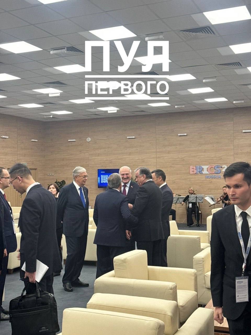 "Пул Первого" публикует кадры переговоров Лукашенко на полях саммита БРИКС