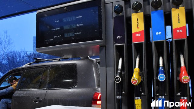 В России рассматривают досрочное снятие запрета на экспорт бензина сообщил источник РИА Новости По его словам правительство и профильные ведомства обсуждают отмену ограничений для нефтяников с 1 февраля 2026 года Подписывайтесь на ПРАЙМ в MAX