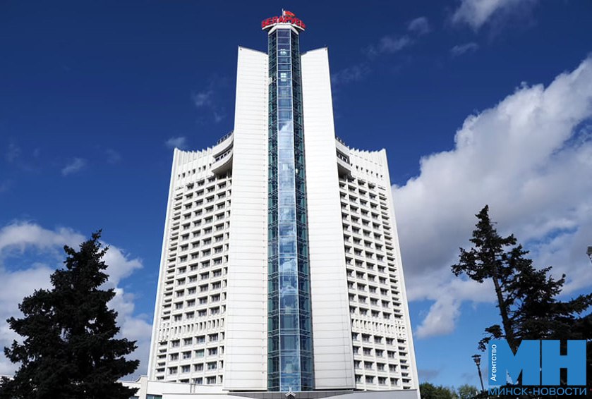 Загрузка гостиниц столицы за десять месяцев 2025 года составила порядка 66 Сейчас идет бронирование на период новогодних праздников во многих гостиницах и отелях проблематично найти свободный номер рассказал директор Информационно туристского центра Минск Алексей Русакевич Всего в столице функционируют 58 гостиниц и отелей с учетом недавно открывшегося в историко культурном комплексе Лошицкий Минск Новости MINSKNEWS BY Telegram Viber FB VK Inst TikTok YouTube