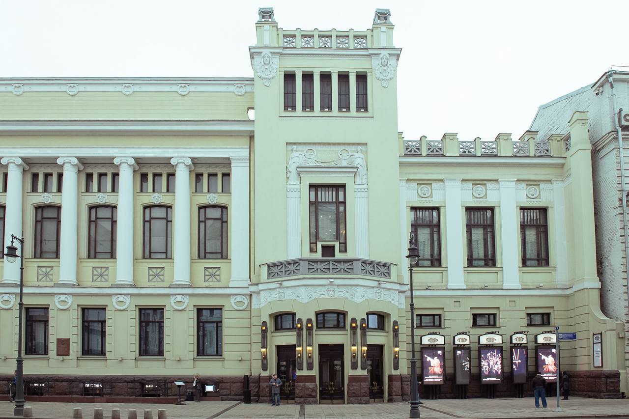 Ленком Марка Захарова открыл 99 й сезон Художественный руководитель театра заслуженный деятель искусств России Владимир Панков выступая на сборе труппы озвучил планы на новый сезон ЧИТАЙТЕ РЕПОРТАЖ МОСКОВСКОГО КОМСОМОЛЬЦА