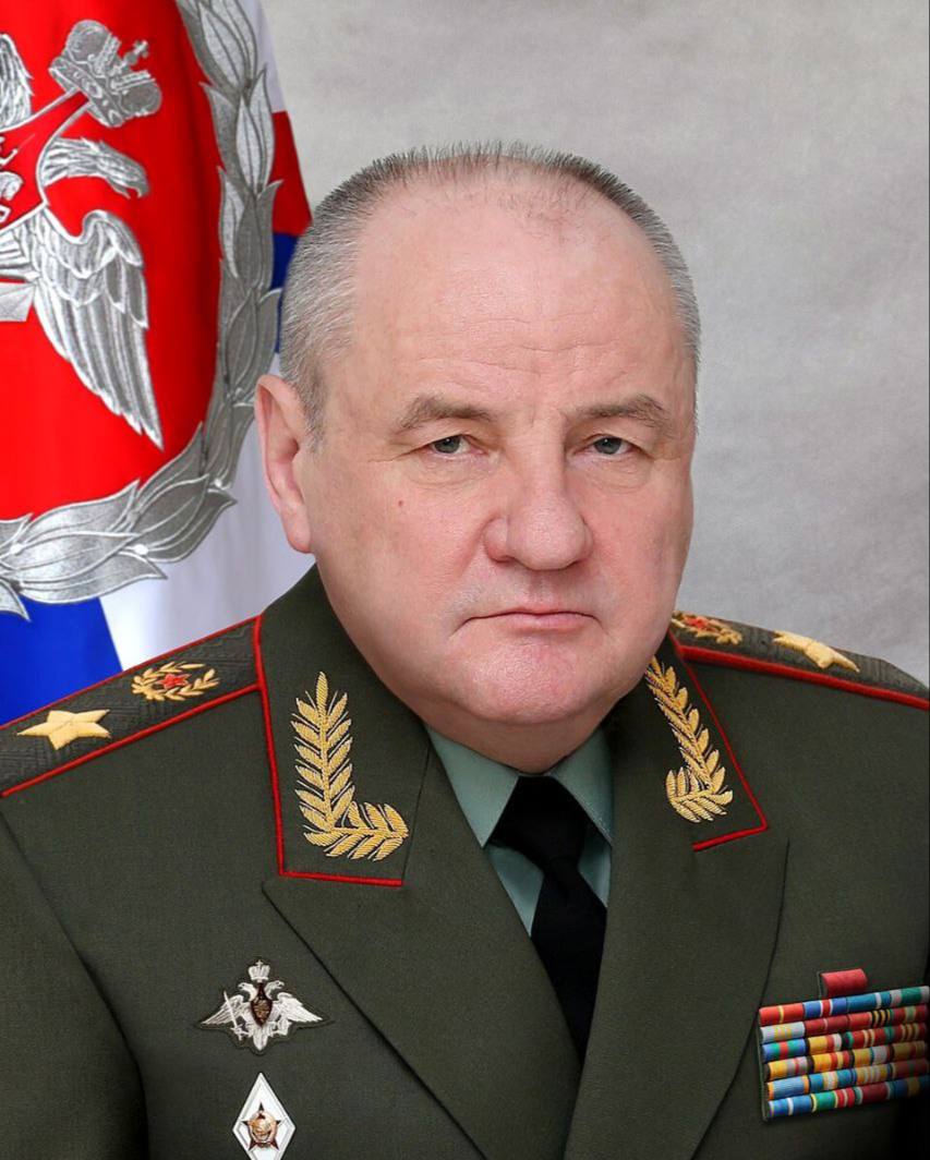 Бывшему замминистра обороны Павлу Попову выдвинули новые обвинения Помимо мошенничества ему вменяют еще три статьи: превышение полномочий, незаконный оборот оружия и служебный подлог, сообщает СК РФ.