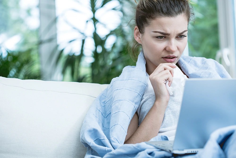 Самозанятым дадут право на больничный при условии что они добровольно застрахуются на случай временной нетрудоспособности Такой пилотный проект заработает в России с 1 января 2026 года по 31 декабря 2028 года Финансирование выплат будет осуществляться за счет страховых взносов самих застрахованных лиц Чтобы участвовать в эксперименте самозанятому нужно будет подать заявление в территориальный орган страховщика до 30 сентября 2027 года включительно Подписаться на Российскую газету в Читать нас в MAX