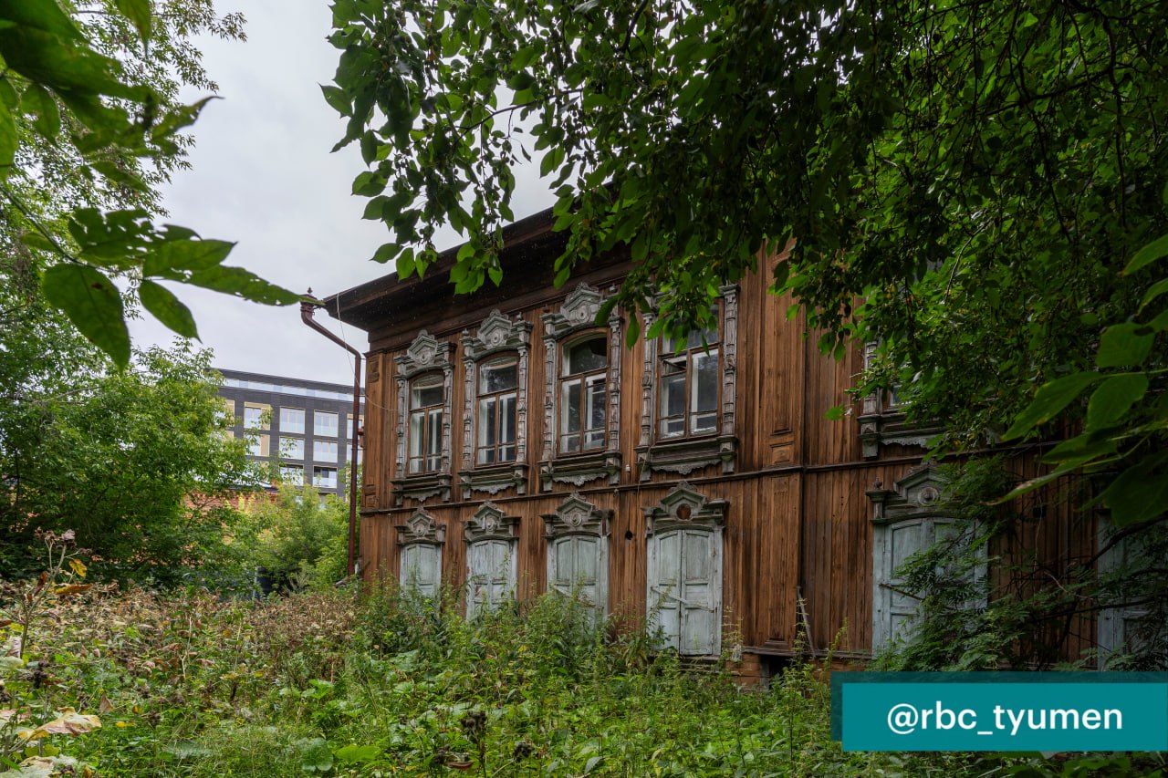 ‍ Тюменский застройщик восстановит деревянную усадьбу «Дом Ивановых». Здание, расположенное на ул. Водопроводной, является объектом культурного наследия регионального значения. Реставрировать объект будет компания «Брусника».   Первым делом специалисты проведут все необходимые исследования, изучат историю объекта и его техническое состояние. Только после этого будет принято решение о будущей функции и методах реставрации. Восстановление подобных объектов кропотливый процесс, занимающий не один год, — сообщил застройщик.   Подписаться   Забустить