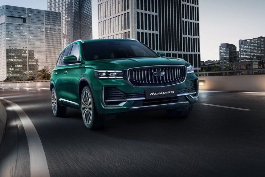 Geely Monjaro для России спецверсия с обновленным салоном Кроссовер Geely Monjaro пользуется неизменно высокой популярностью на российском рынке Он стабильно оказывается в первой десятке самых успешных моделей даже несмотря на то что у нас до сих пор продается дореформенная модель В родном Китае Monjaro известен под именем Xingyue L и там еще год назад был представлен его обновленный вариант Сейчас российский офис Geely анонсировал появление у нас спецверсии кроссовера которая позаимствовала ряд обновок у своего китайского собрата Подробности   autoreview ru news geely monjaro dlya rossii specversiya s obnovlennym salonom автоновости geely Авторевю