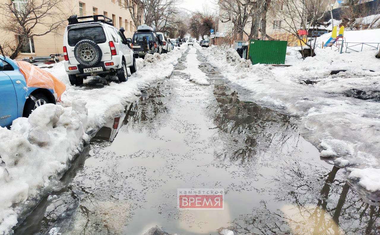 Зима на Камчатке началась с аномальных оттепелей и сильных дождей Виной всему теплые циклоны которые не пропускали антициклоны Синоптики отдела метеопрогнозов Камчатгидрометцентра представили обзор погоды на полуострове с 1 по 10 декабря Подробности по ссылке   kamtime ru article 32d1a855 4999 477a b9f0 66af3aefd318