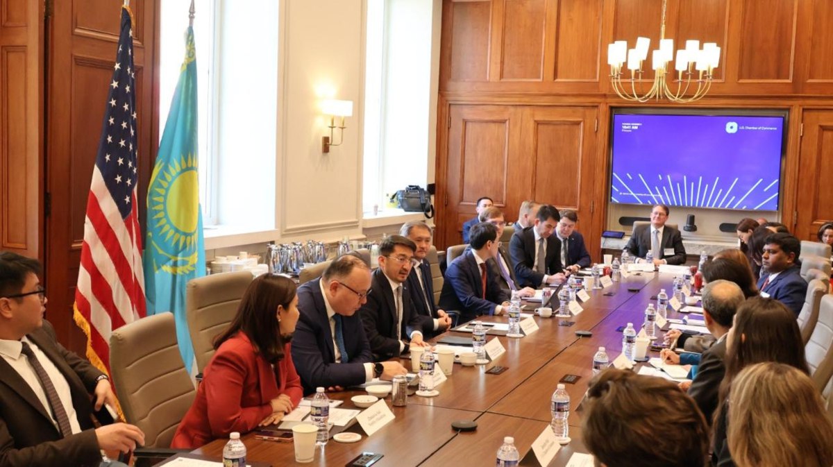 OpenAI и власти Казахстана подписали меморандум о развитии образования с применением ИИ компания ежегодно в течение трёх лет будет предоставлять не менее 165 тысяч лицензий для казахстанских учителей Подписанный документ закладывает основу долгосрочного сотрудничества в области внедрения ИИ решений в систему образования Казахстана говорится в заявлении правительства страны vc ru education 2324607