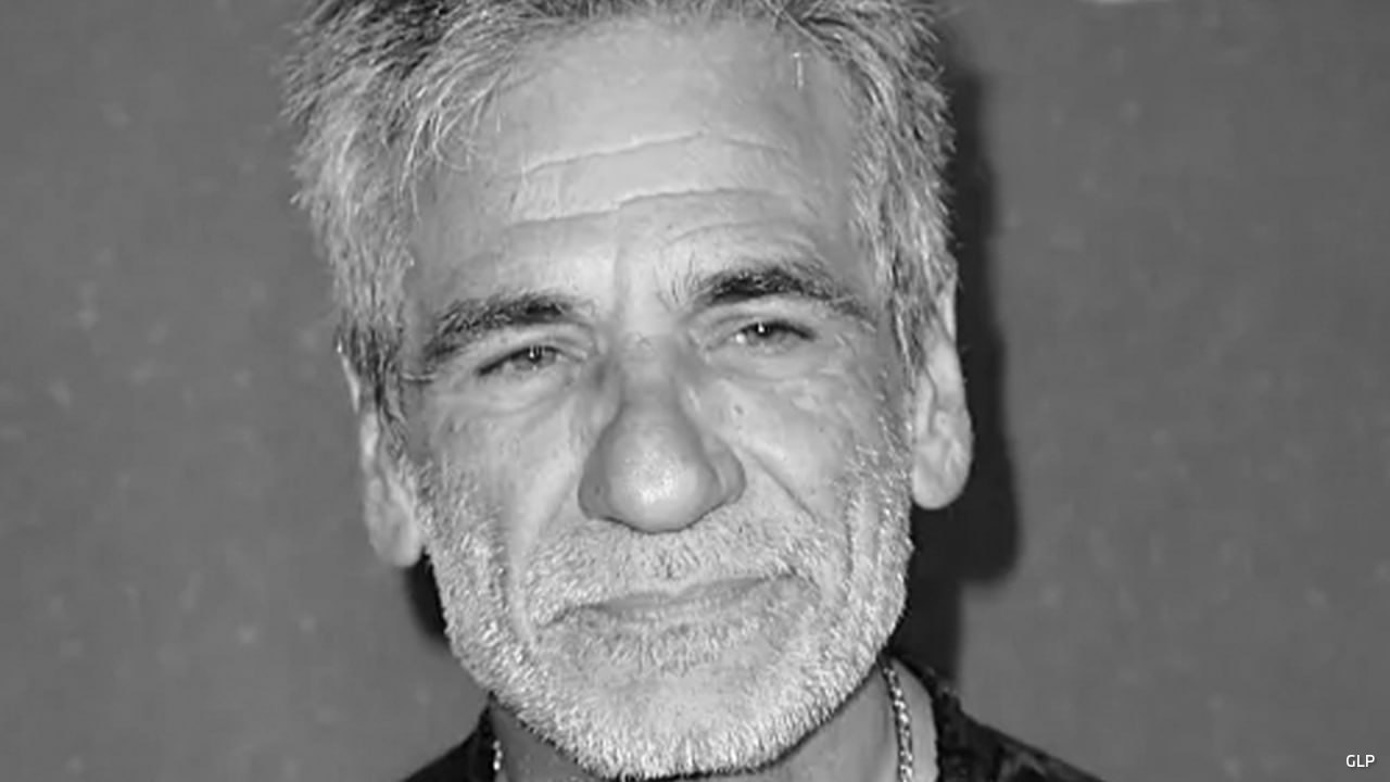 Израильский актер Алон Абутбул умер в возрасте 60 лет, сообщает Ynet. Уточняется, что артисту стало плохо на пляже в районе города Хайфа. Он потерял сознание, медики более часа пытались его реанимировать, но безуспешно. Абутбул известен благодаря своим ролям в фильмах "Рэмбо 3", "Совокупность лжи" и "Темный рыцарь: Возрождение легенды", а также сериалах "Твин Пикс" и "Закон и порядок".