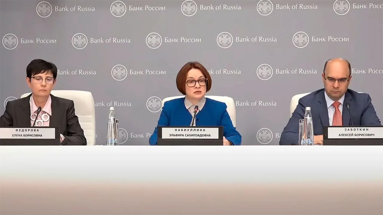 Резюме обсуждения ключевой ставки по итогам заседания ЦБ 25 апреля 2025г - конспект - Пик перегрева экономики был пройден в 4 кв 2024 года - Участники отметили, что, хотя вероятность повышения ключевой ставки сохраняется, она снизилась по сравнению с мартом. - При этом участники согласились, что нейтральный сигнал должен быть дополнен указанием на продолжительный период проведения жесткой денежно-кредитной политики Читать далее