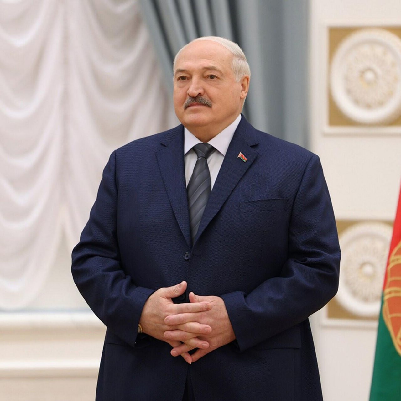 Президенту Белоруссии пожизненно запретили посещать Эстонию  Александр Лукашенко и еще более 250 человек получили бессрочный запрет на въезд в прибалтийскую республику в рамках ужесточения санкций.   Инициировал подобные действия глава МИД страны Маргус Цахкна, обосновав решение "отсутствием позитивных изменений" в Белоруссии.