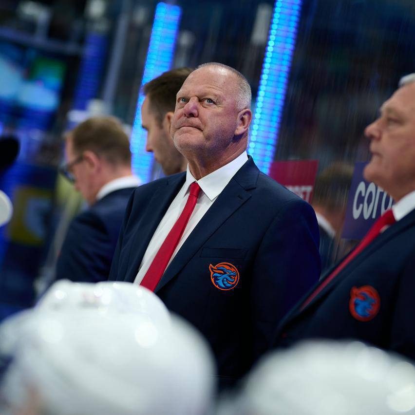 Тренер Шанхайских драконов Жерар Галлан пропустит матч КХЛ против СКА по состоянию здоровья Исполнять обязанности главного тренера будет Майк Келли Подписывайтесь на РИА Новости Спорт в MAX