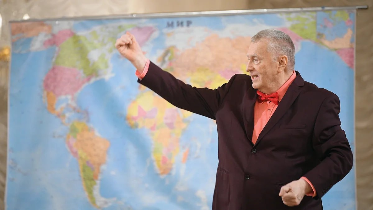 Окончательное решение о присвоении новой улице в Деме имени Владимира Жириновского будет принято 29 декабря сообщили Ъ Уфа в пресс службе мэрии Уфы Большинство участников опроса который проводила администрация не поддержали идею назвать еще не построенную улицу в честь ныне покойного лидера ЛДПР 786 человек 51 проголосовали против предложения 749 отдали голоса за инициативу Вместе с тем пояснили власти Ъ Уфа вопрос будет решаться экспертной комиссией которая учтет замечания и предложения жителей города Фото Александр Миридонов Коммерсантъ Подписывайтесь на Ъ Уфа Оставляйте бусты