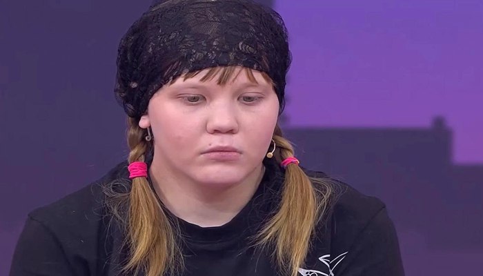 На «медийную» мать убитого в Омской области мальчика тоже завели уголовное дело Прокуратура Муромцевского района Омской области следит за ходом расследования уголовного дела в отношении 20-летней жительницы района. Анастасия Пирогова подозревается в преступлении, предусмотренном статьей 156 УК РФ неисполнение обязанностей по воспитанию несовершеннолетнего ребенка, соединенное с жестокостью . По версии следствия, подозреваемая знала, что ее муж, являющийся отчимом ее 2-летнего сына, в период с 18 февраля по 11 марта 2025 года на почве личной неприязни систематически наносил ребенку телесные повреждения и действовал иными насильственными методами, вызывая у малыша физические и нравственные страдания. Несмотря на это, женщина не сообщала о совершаемых мужем противоправных действиях органам полиции и учреждениям системы профилактики. Подробнее об истории трагедии в нашем материале.