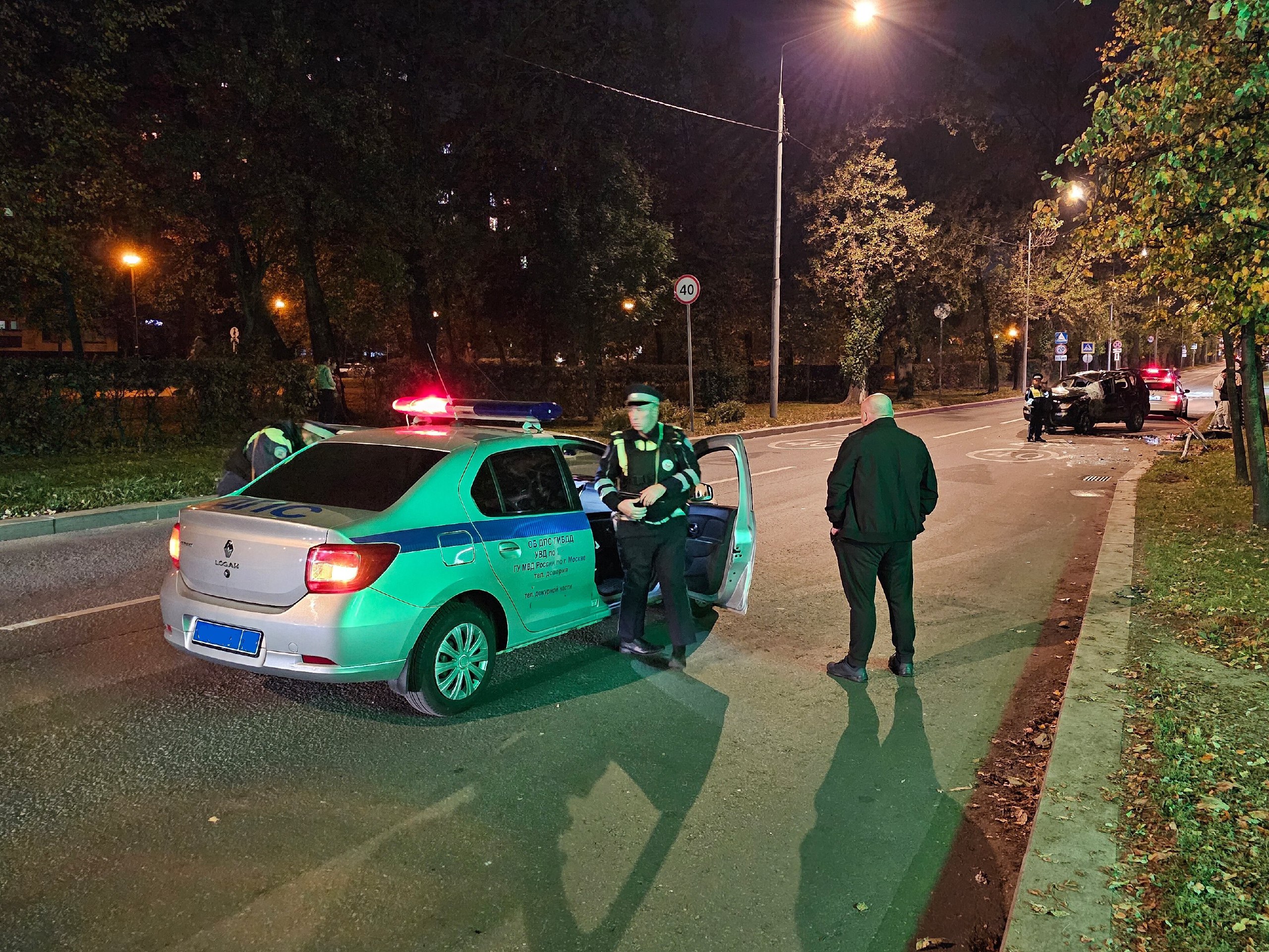 Пешехода насмерть сбили сразу автобус «МАН» и «ГАЗель» на юго-востоке Москвы Ночью 7 июля на юго-востоке Москвы проищзшло смертельное ДТП. Об этом сообщает столичная Госавтоинспекция. Сразу два транспортных средства сбили одного пешехода. По предварительным данным, пешеход проходил проезжую часть в неустановленном месте. Сначала на него наехал автобус «МАН», затем сбила «ГАЗель». Мужчина погиб на месте. По данному факту сотрудниками Госавтоинспекции проводится проверка. Ранее Вести Московского региона…