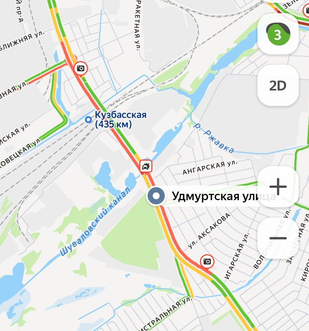 На улице Удмуртской продолжают ликвидировать последствия ЧП На подъезде к месту, где сорванная порывом ветра крыша кафе рухнула на ехавшие автомобили, по-прежнему пробка. Сотрудники ДПС регулируются движение на суженной проезжей части. Прислать новость