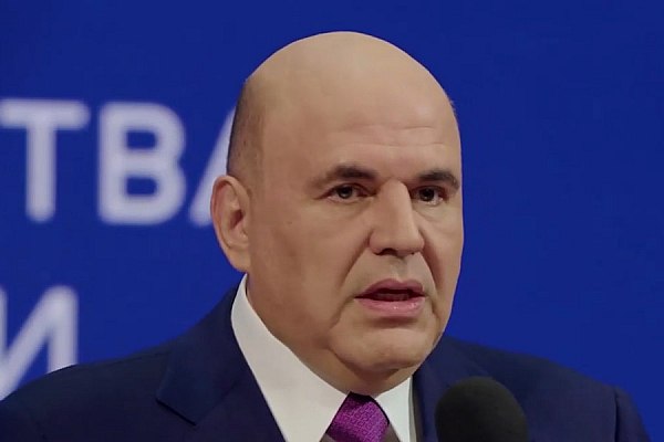 Михаил Мишустин призвал предусматривать удобство сервисов аэропорта при проектировании Удобство сервисов и аэропортовой логистики должно быть предусмотрено на этапе проектирования. Это позволит создать благоприятное впечатление у туристов, начинающих знакомство с Россией и ее городами. Такое мнение премьер-министр Михаил Мишустин высказал на совещании о развитии аэродромной и аэровокзальной инфраструктуры. Об этом сообщает ТАСС. "Хочу обратить ваше внимание еще на один момент. Именно с аэропортов путешественники начинают знакомство с городом и регионом, зачастую со страной, куда они приезжают. С нашей страной когда они будут знакомиться, все будет начинаться с современных комфортных аэропортов. Конечно, имею в виду в первую очередь иностранных туристов", – заметил он. aviaru.net/n283286