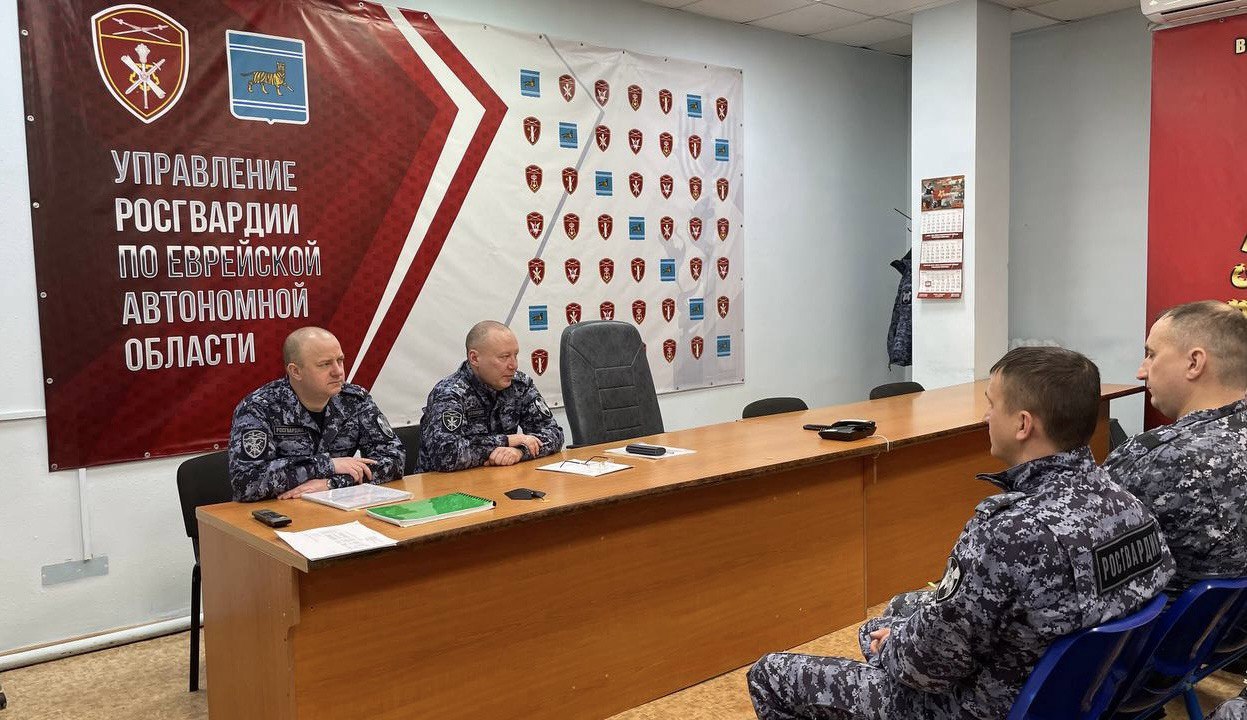 Зимний период подготовки начался в Росгвардии ЕАО В Управлении Росгвардии по Еврейской автономной области стартовал зимний период подготовки Его цель повышение профессионального мастерства личного состава В рамках программы особое внимание уделяется физической форме бойцов совершенствованию навыков владения оружием углублению правовых знаний и укреплению моральной устойчивости Подробнее читайте по ссылке   riabir ru 475070