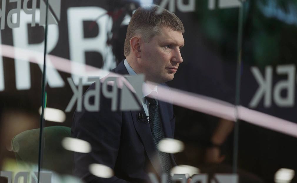 Решетников предупредил о рисках «переохлаждения» российской экономики. Глава Минэкономразвития Максим Решетников заявил о сохраняющихся рисках избыточного замедления экономического роста. Выступая на заседании думского комитета по бюджету, он отметил, что текущая динамика указывает на признаки «переохлаждения» при одновременном снижении инфляции. Черное золото