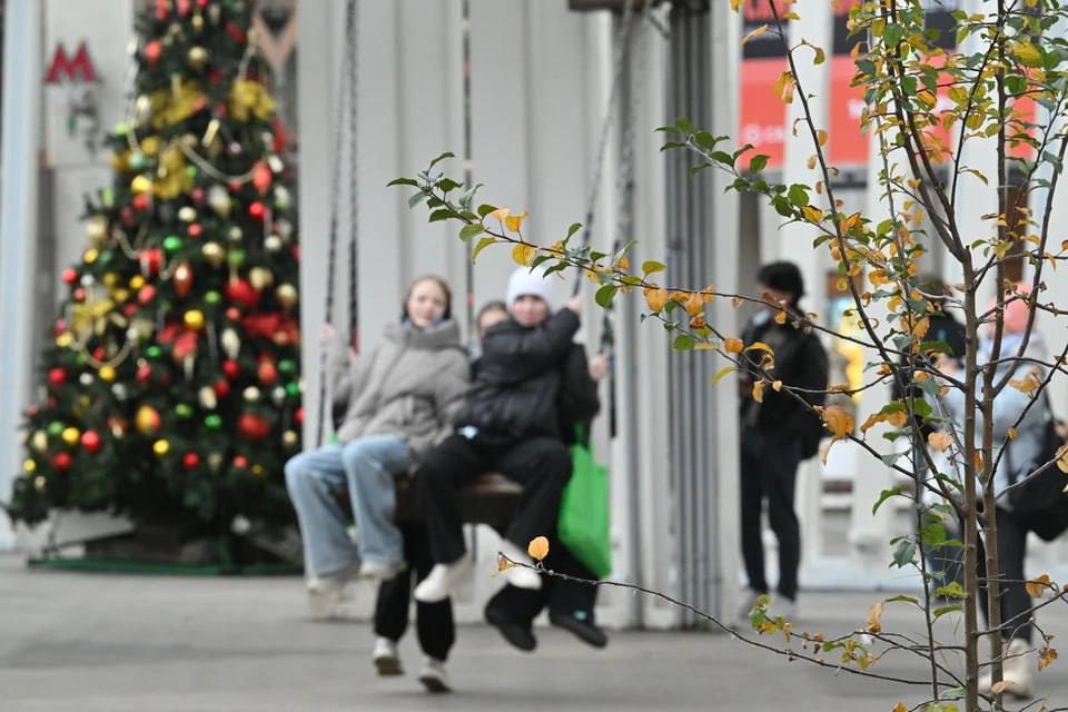 Луганская Народная Республика вошла в десятку пилотных регионов России по работе с подростками из группы риска Проект охватит трудных подростков детей инвалидов ребят из неблагополучных семей и с прифронтовых территорий  Уполномоченный при Президенте РФ по правам ребёнка Мария Львова Белова провела в Луганске рабочее совещание с представителями министерств силовых ведомств и Верховного суда республики Участники обсудили задачи проекта помочь подросткам интегрироваться в нормальную жизнь и создать вокруг них поддерживающее сообщество Мария Львова Белова пообещала всестороннюю поддержку пилотному региону гранты создание специальных пространств для развития детей и запуск уличных служб которые предложат подросткам позитивные занятия вместо деструктивного поведения