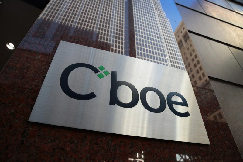 Cboe представила долгосрочные фьючерсы на BTC и ETH Биржа Cboe запустит торги новыми контрактами на биткоин и эфириум 10 ноября Новые инструменты позволят держать позиции до 10 лет без пролонгаций Расчёт стоимости осуществляется ежедневно по актуальной рыночной цене Продукт предназначен как для профессионалов так и для частных трейдеров
