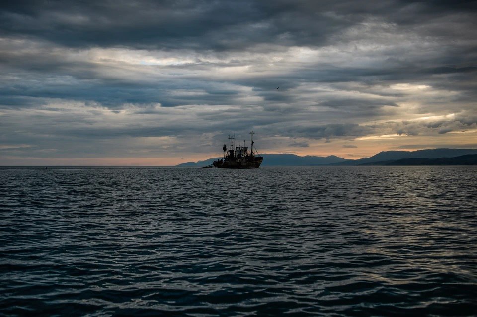 На российском рыболовном судне Arina случился пожар у берегов Японии Пожар случился на российском рыболовном судне у берегов Японии Речь идёт о судне Arina на борту которого находятся 30 граждан РФ Об инциденте информирует японское Управление безопасности на море ЧП случилось у берегов префектуры Хоккайдо неподалёку от населённого пункта Вакканай В управлении уточнили что всё закончилось благополучно Возгорание потушено обошлось без жертв Подписаться на truekpru Читать нас в MAX