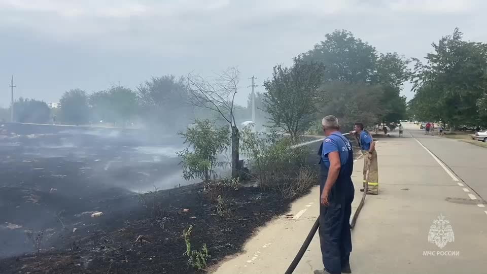 Пожары в Крыму и Кирове: огнеборцы успешно справились с возгораниями