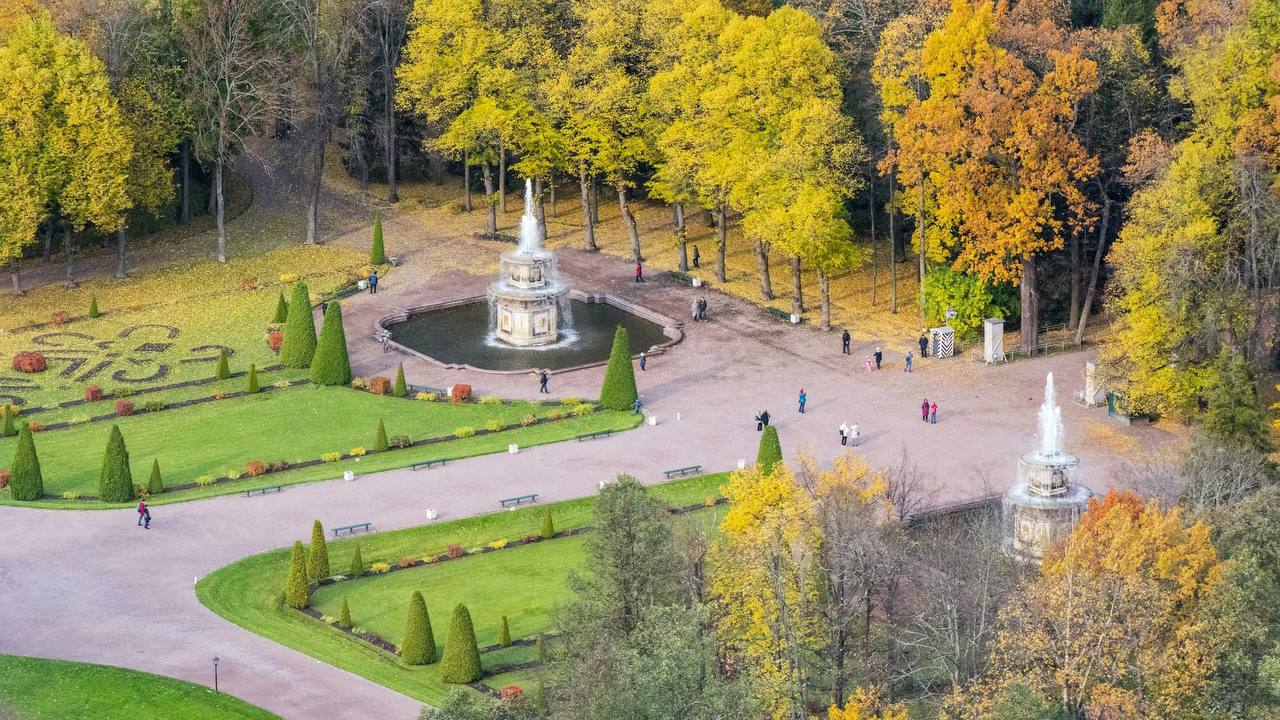 Сезон фонтанов в Петергофе завершился с 5 ноября все парки станут бесплатными и будут открыты ежедневно сообщается в Telegram канале музея заповедника От Первого Лица Мы в МАХ
