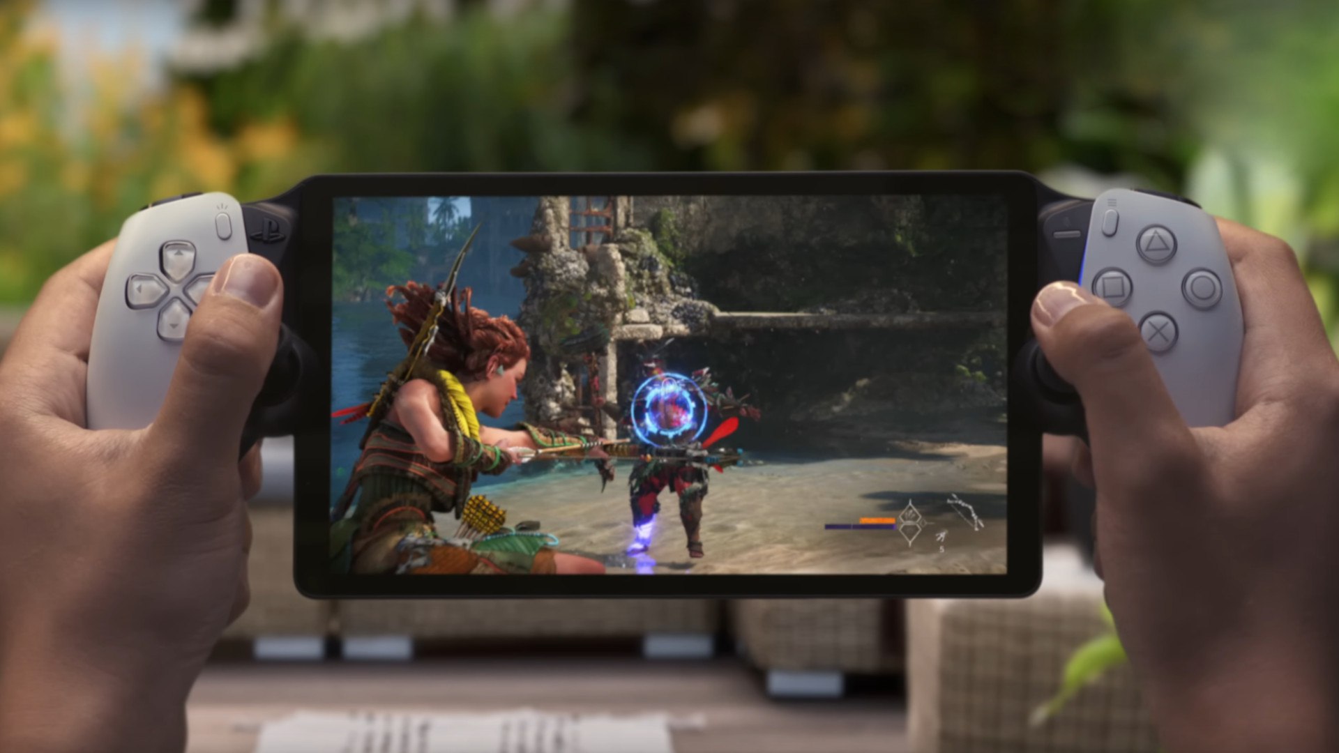 Слух Sony обновит PS Portal OLED экраном Компанию устраивают продажи портативки и для увеличения интереса потребителей она готова вложиться ещё По информации инсайдера KeplerL2 Sony уже работает над новой версией PS Portal с экраном OLED Если вам казалось что это бесполезная штука то покупатели из других стран с вами не согласны Как минимум в США портативка разошлась тиражом примерно в 2 млн Достойный результат для туалетного гейминга Кроме того актуальности добавило ноябрьское обновление позволившее при наличии PS Plus Premium стримить игры без привязки к PS5 Добавьте сюда эксклюзивы PlayStation и выйдет неплохое не зависящее от железа решение для тех кто обладает финансами на такую игрушку дьявола Автор Матвей Филькин