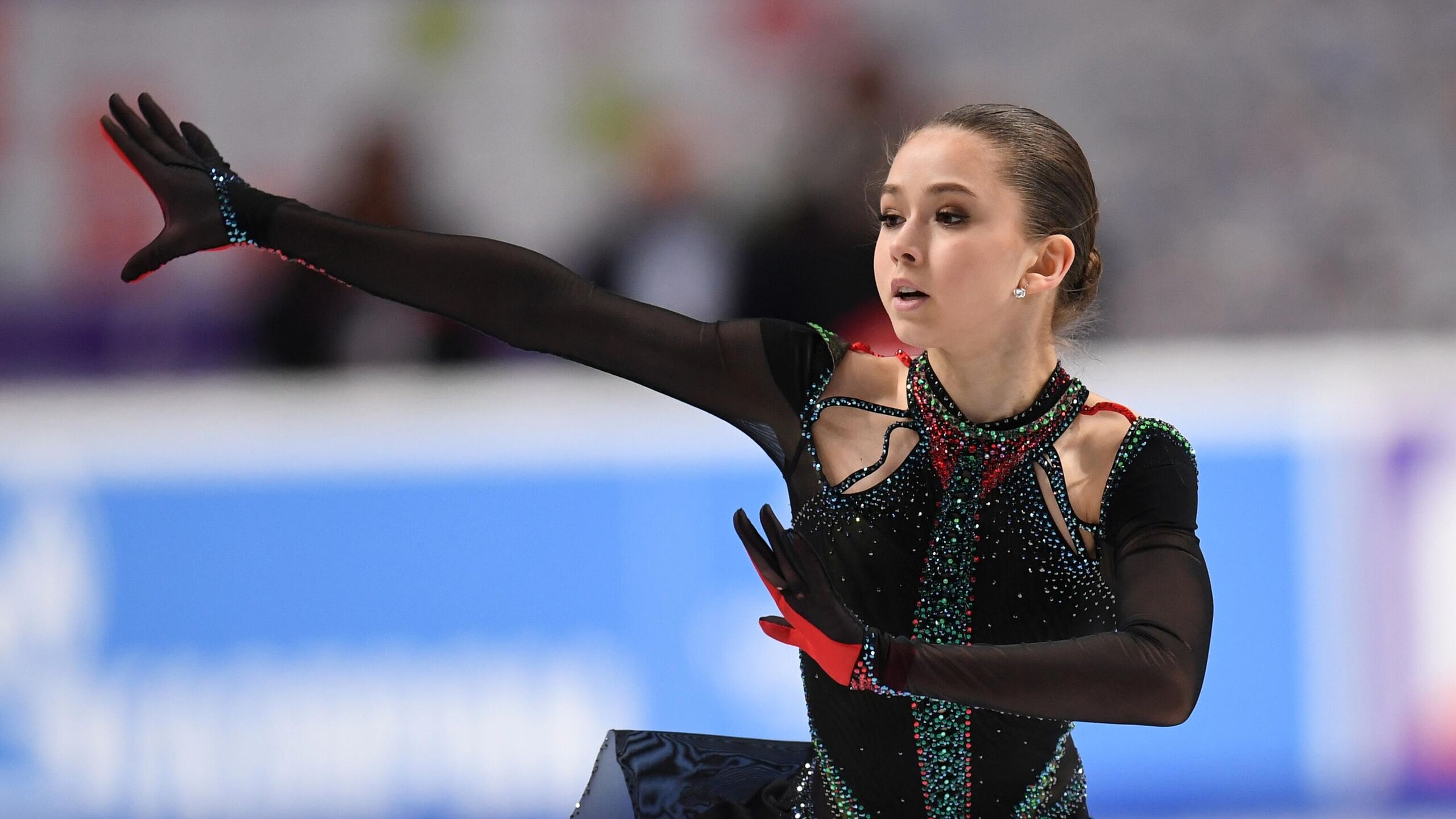 Заслуженный тренер СССР Татьяна Тарасова заявила РИА Новости что надеется на хорошее выступление российской фигуристки Камилы Валиевой на соревнованиях Ранее основатель академии Наши надежды олимпийская чемпионка Татьяна Навка сообщила РИА Новости что Валиева скорее всего выступит на чемпионате России по прыжкам Я буду очень рада если Камила будет выступать На соревнованиях ее еще не видели поэтому оценить ее форму не могу Я очень надеюсь что Камила будет хорошо выступать сказала Тарасова Чемпионат России по прыжкам среди фигуристов в 2026 году пройдет с 31 января по 1 февраля на Навка Арене в Москве 25 декабря 2025 года закончился срок дисквалификации Валиевой за нарушение антидопинговых правил