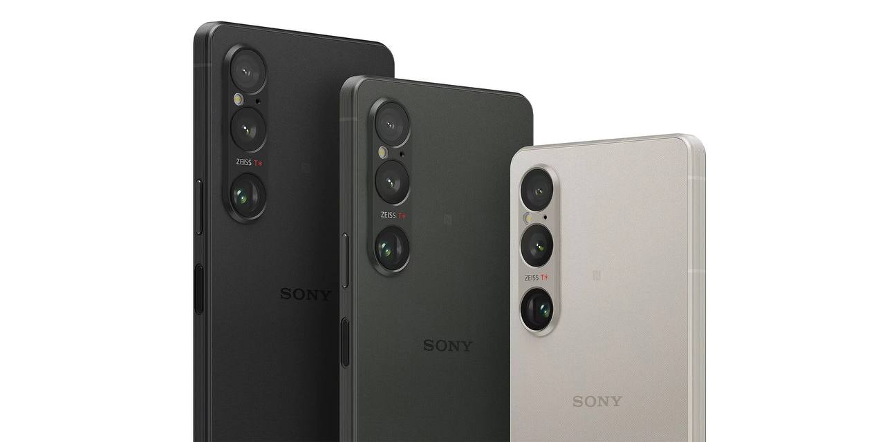 Sony окончательно свернула собственное производство смартфонов Японское издание SumahoDigest обнаружило, что на сайте Sony больше нет пункта «смартфоны» в списке продукции, выпускаемой на своих предприятиях. Однако это не значит, что компания уходит с рынка. С этого момента все модели смартфонов будут производиться силами сторонних производителей, которые ранее уже занимались выпуском среднебюджетных моделей. К этому списку добавились и флагманы. Теперь Sony отвечает лишь за дизайн и технические характеристики своих смартфонов.