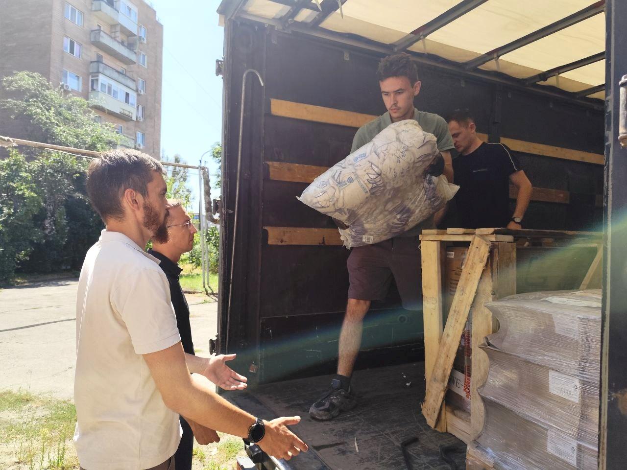 В Республику поступил инвентарь для проведения мероприятий в рамках акции «Вода России» Организатор Всероссийской акции «Вода России» Федеральное государственное бюджетное учреждение «Аналитический центр проектной деятельности, развития водохозяйственного комплекса и охраны атмосферного воздуха Минприроды России» передало Минприроды ЛНР, как координатору акции на территории Луганской Народной Республики, инвентарь, необходимый для проведения мероприятий по очистке от мусора берегов водных объектов. Полученный инвентарь мусорные мешки и перчатки будет распределяться согласно поданным заявкам от администраций муниципальных образований Луганской Народной Республики, которые принимают участие в данной акции. Далее читайте подробнее↪