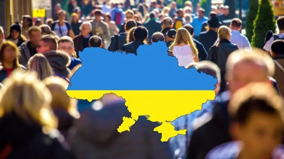 На Украине нарастает демографический кризис Об этом свидетельствуют данные которые привел министр социологии Украины Денис Улютин Он отметил что население страны на подконтрольной Киеву территории в настоящий момент составляет около 22 25 млн человек В 1991 году по его словам население страны составляло около 48 млн человек а ранее фигурировала цифра в 52 млн К началу 2022 года эта цифра снизилась до 41 млн По мнению Улютина численность населения будет сокращаться и дальше Это связано с войной миграцией и демографическим кризисом  Напомним что по оценке западных журналистов население Украины составляет 20 млн человек