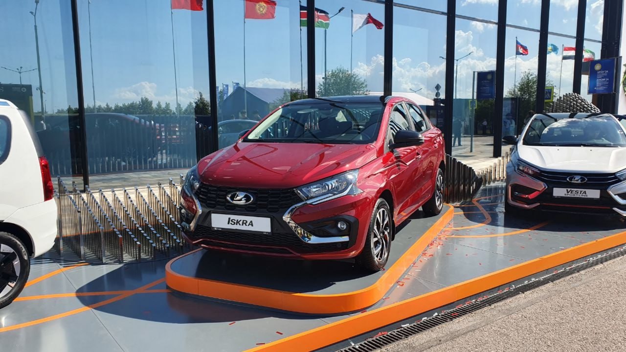 Стоимость Lada Iskra будет начинаться от 1,2 млн рублей, продажи стартуют 20 июля, сообщает "Автоваз".