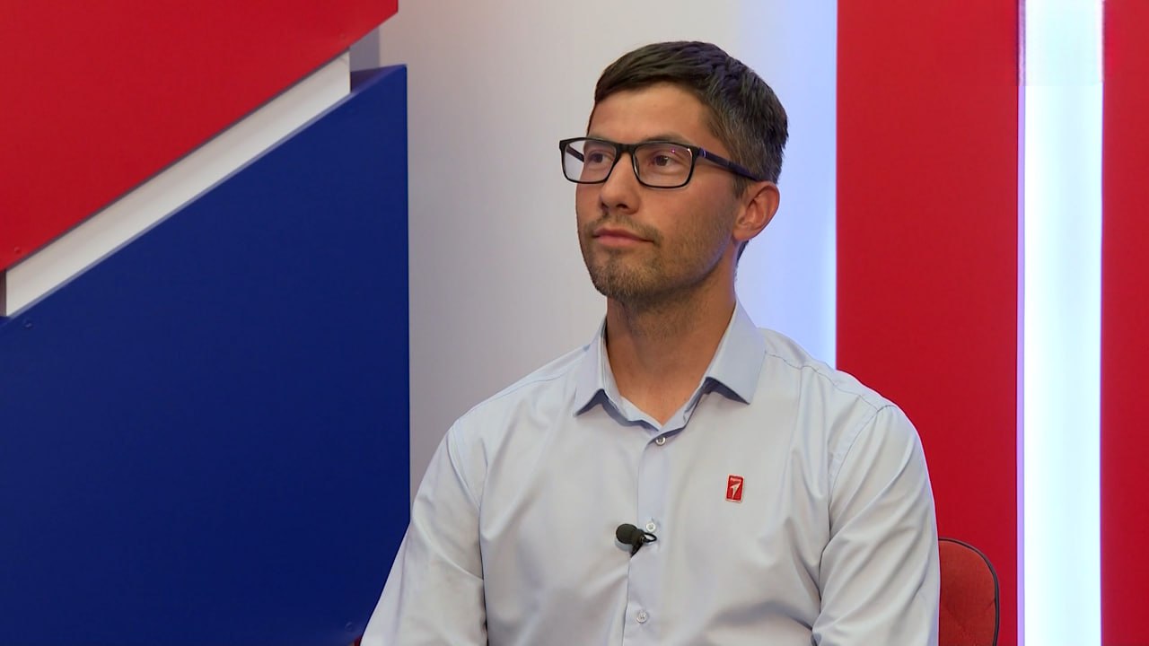 Александр Воробьев назначен председателем облкоммолодежи сообщает пресс служба аппарата губернатора До этого он возглавлял региональное отделение Движение первых Закончив Волгоградский государственный университет работал ведущим специалистом по работе с молодежью профильного управления вуза затем стал помощником ректора В комитете образования науки и молодежной политики Волгоградской области занимал должность начальника отдела воспитания поддержки детских и молодежных объединений управления молодежной политики Подписаться Перейти на сайт MAX