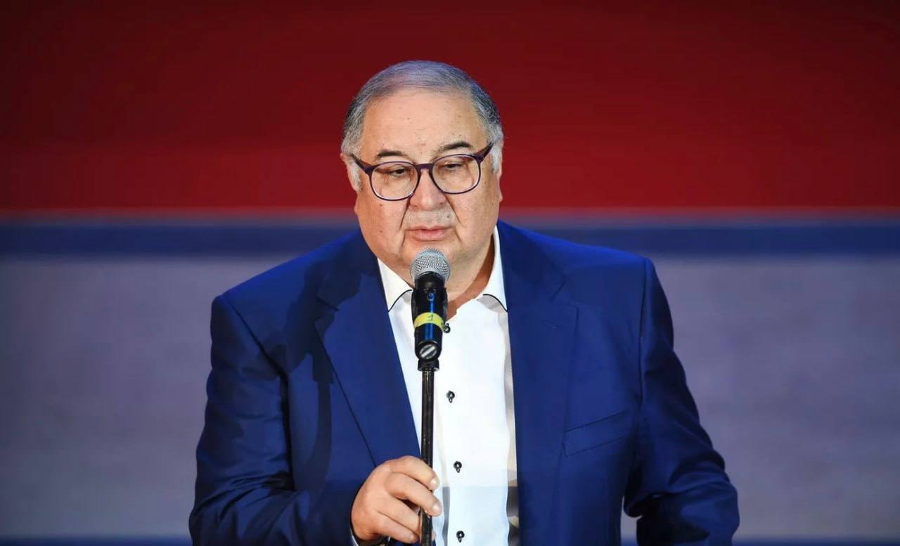 Алишер Усманов выиграл в Германии суд против медиахолдинга Mediahuis Luxembourg S.A. Теперь СМИ запрещено называть предпринимателя владельцем яхты Dilbar. Несоблюдение запрета карается штрафом до 250 000 евро или арестом на срок до шести месяцев за каждый случай нарушения. С 2023 года адвокатами Усманова получено 10 решений и судебных запретов в отношении изданий, которые приписывали бизнесмену недвижимость и имущество в ФРГ. В действительности оно находится в безотзывных трастах и принадлежит их управляющим.