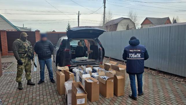 В Челябинской области отец и сын наладили продажу паленого алкоголя и сигарет   www up74 ru articles news 167281 Общая стоимость изъятого контрафакта превышает 4 5 миллиона рублей