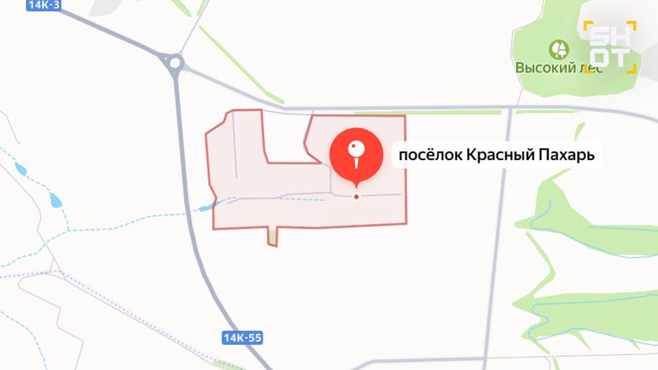 Три мирных жителя погибли при атаке ВСУшного дрона по автомобилю в Белгородской области По данным SHOT трагедия произошла сегодня в посёлке Красный Пахарь Волоконовского района ВСУшный FPV дрон атаковал авто с мирными жителями на местной трассе После взрыва транспорт несколько раз перевернулся В этот момент в машине находились четыре человека двое из них погибли мгновенно одного вытащили из машины но он скончался до приезда скорой и ещё один местный выжил но получил ранения На месте работают экстренные службы SHOT в MAX   max ru shot