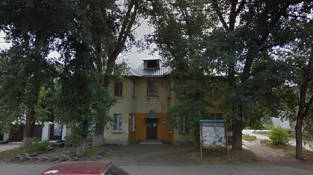 Развалюшку в Зубчаниновке снесут чтобы построить на этом месте жилые дома Администрация Самары постановила снести двухэтажный кирпичный дом 129 на улице Магистральной в Зубчаниновке Здание 1954 года постройки признано аварийным четыре квартиры общей площадью 178 7 кв метров подлежат изъятию Собственникам предложат альтернативные варианты размещения Снос планируется выполнить в течение трёх лет а освободившийся участок будет застроен жильём средней этажности