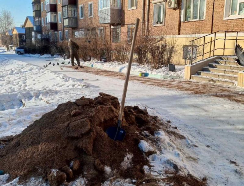 Жители Улан-Удэ не знают, что входит в обязанности управляющих компаний и ТСЖ  В Улан-Удэ сотрудники Управления муниципальной жилищной инспекции продолжают проверять уборку придомовых территорий по обращениям горожан. На данный момент обследовано 603 многоквартирных дома, выявлено 369 нарушений. Управляющим организациям и ТСЖ выдано 54 предостережения об устранении нарушения. Контроль за исполнением предостережений ведется ежедневно, сообщают в мэрии города. #Бурятия  Подробности в «Номер один»       Сообщить нам свою новость можно по кнопке:       Письмо в редакцию